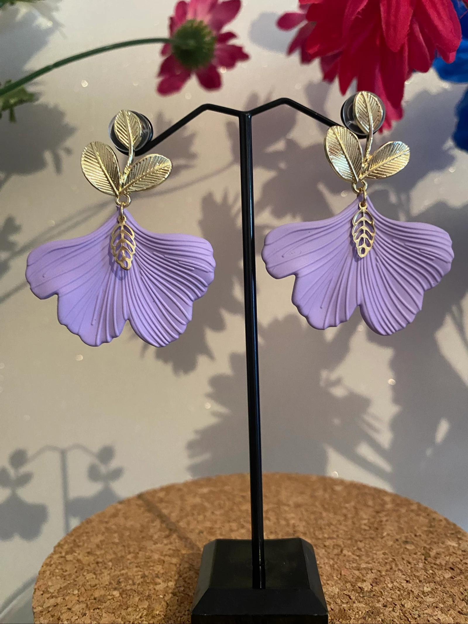 Boucles d’oreilles feuille de gingko lilas
